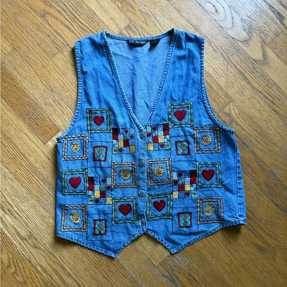 Vintage Embroidered Denim Vest with Heart and Flower Designs 90s